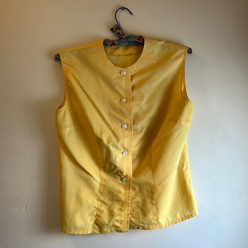 Vintage yellow sleeveless blouse size medium